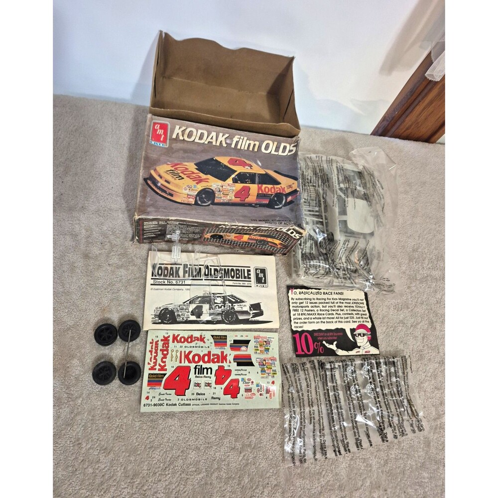 AMT Kodak Film Olds Oldsmobile NASCAR Stock Car 1:25 Plastic Kit Unpainted 6731